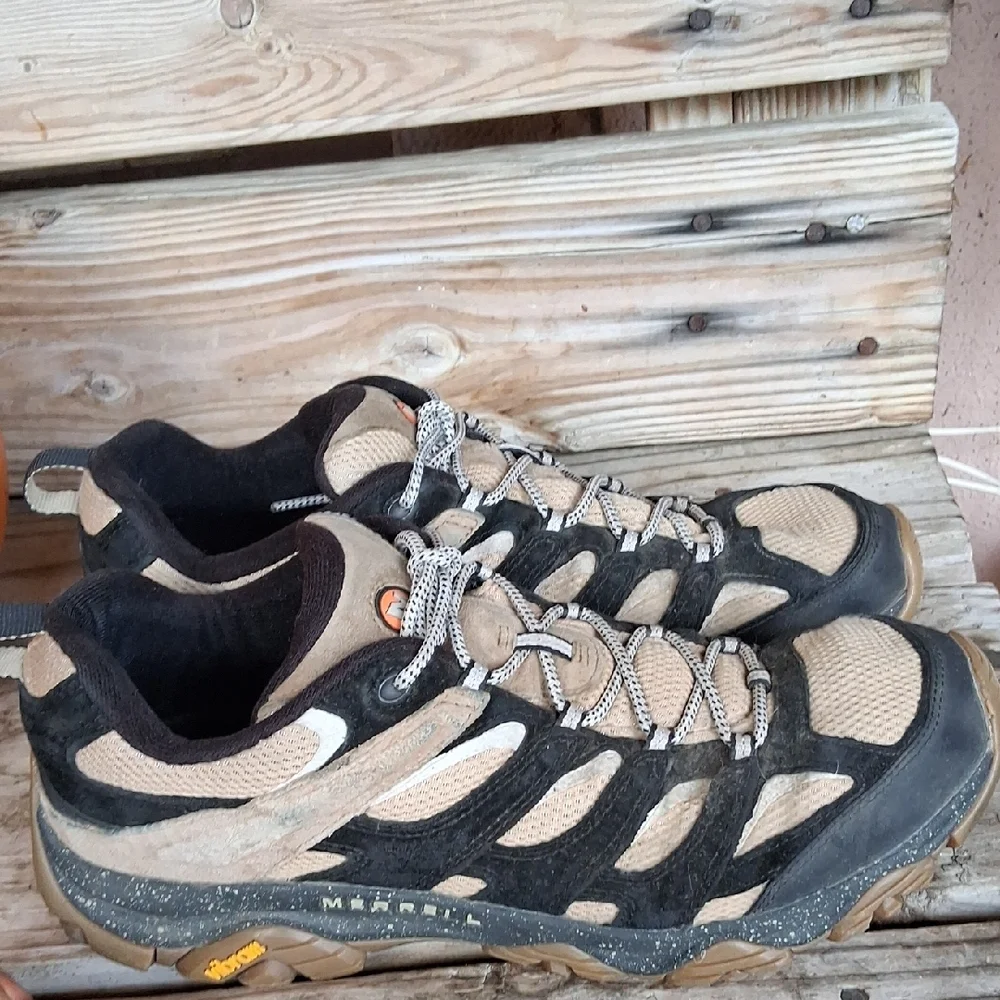 Merrell Men's Black and Tan Athletic Shoes - Picture 2 of 11